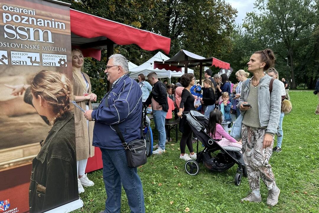 FOTO: Park pod Pamätníkom SNP sa zmenil na vesmír, foto 6