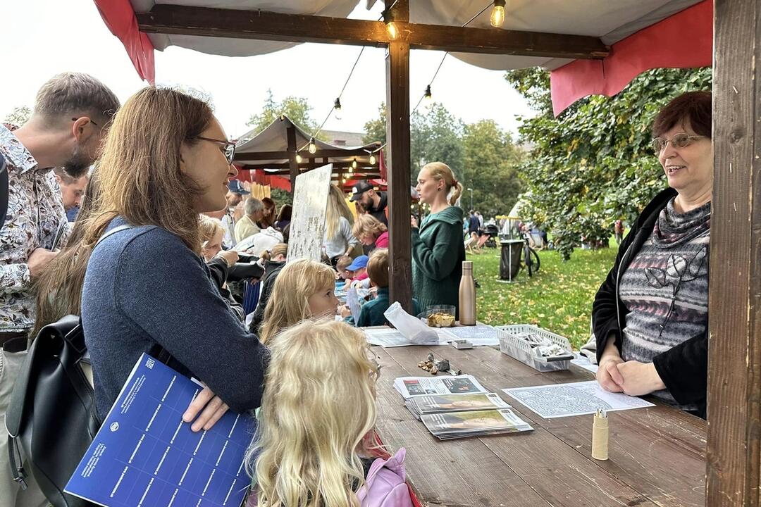 FOTO: Park pod Pamätníkom SNP sa zmenil na vesmír, foto 9