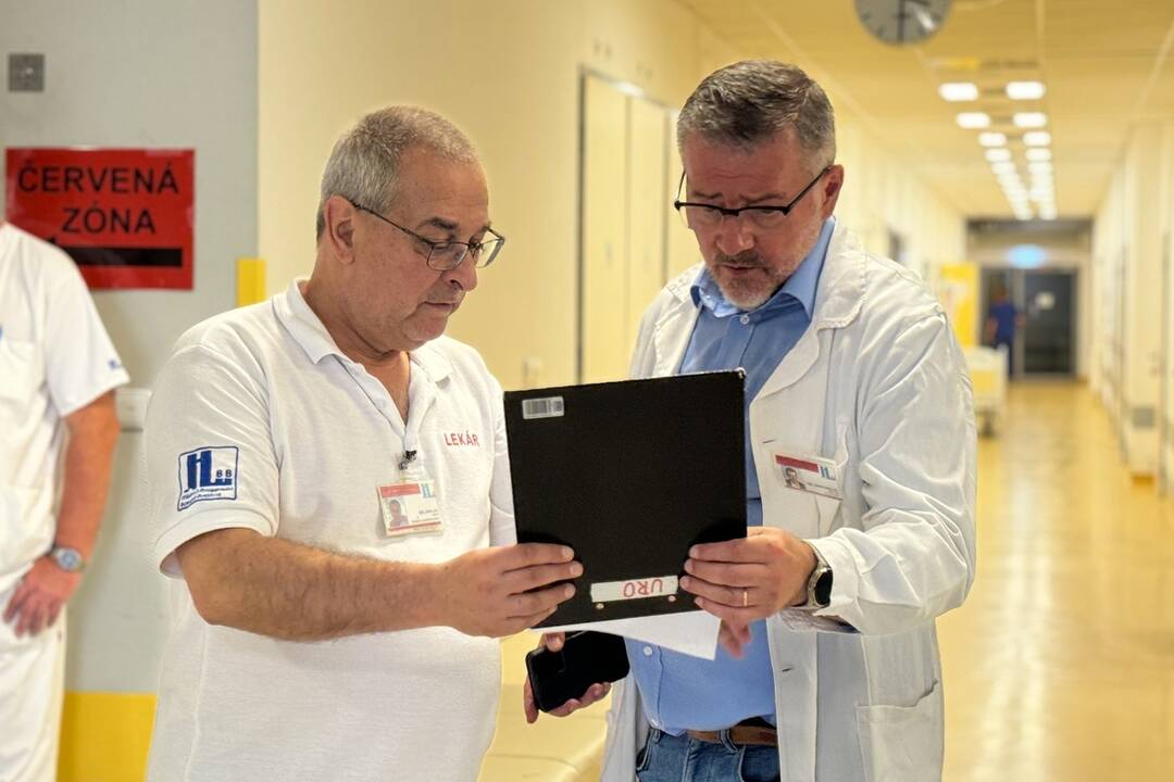 FOTO: Banskobystričania chvália prácu lekárok a lekárov z miestnej nemocnice, foto 5