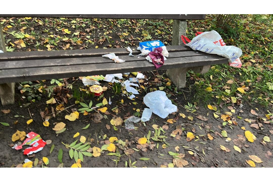 FOTO: Znečistený park v Banskej Bystrici, foto 7