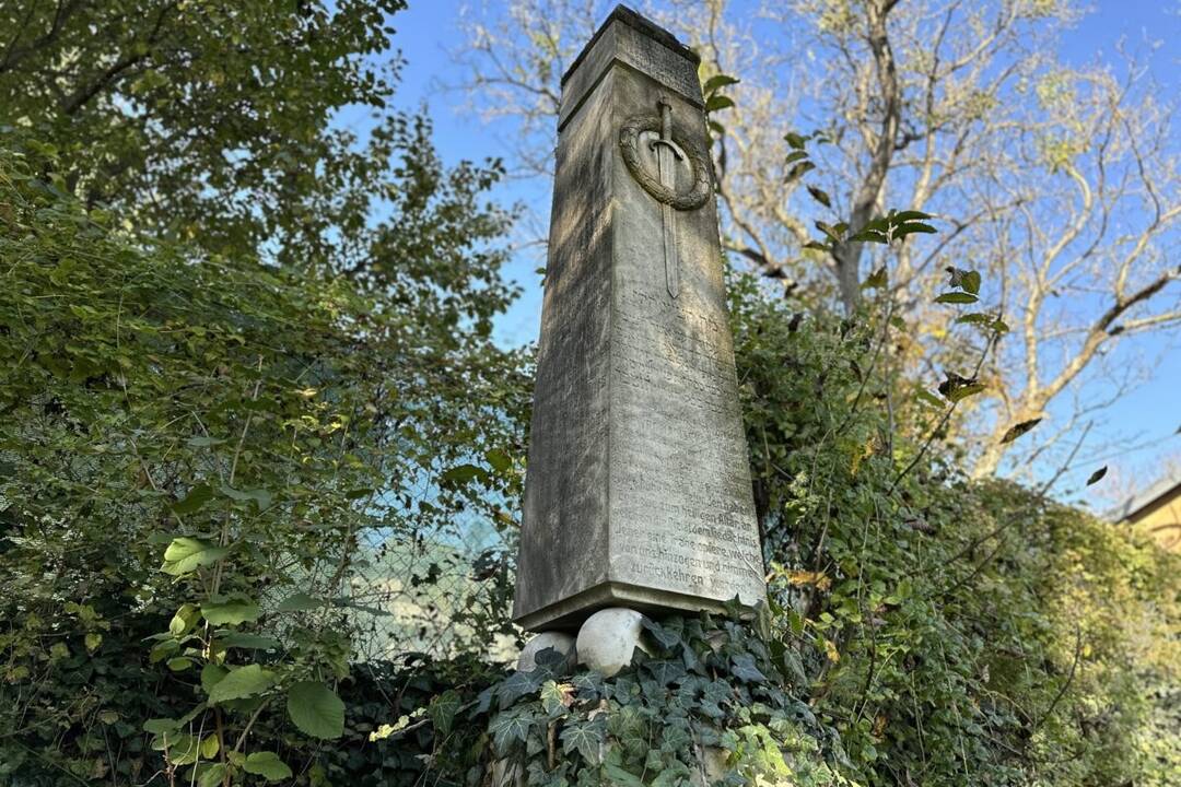 FOTO: Banská Bystrica dbá na údržbu pietnych symbolov, foto 2