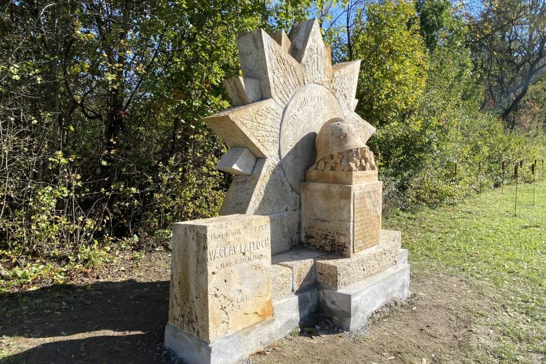 FOTO: Banská Bystrica dbá na údržbu pietnych symbolov, foto 3