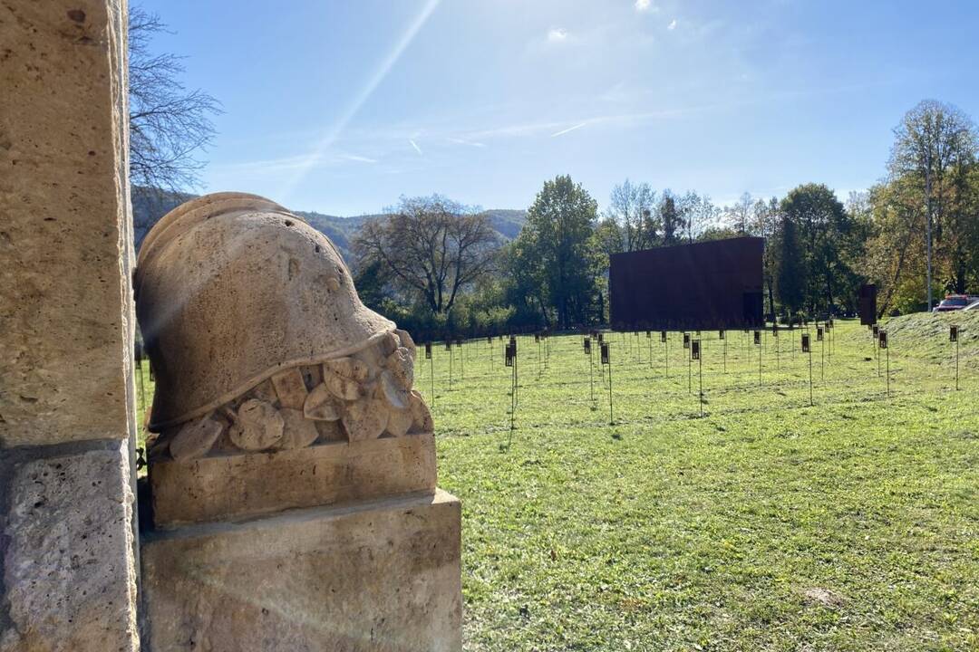 FOTO: Banská Bystrica dbá na údržbu pietnych symbolov, foto 4