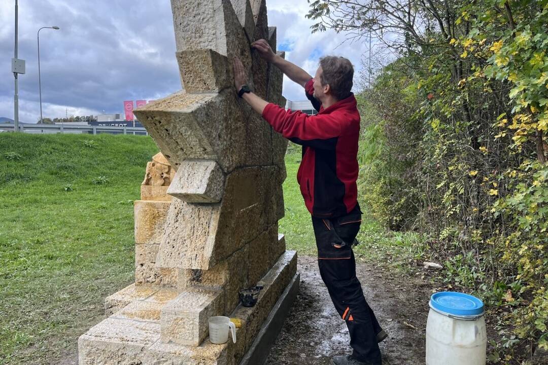 FOTO: Banská Bystrica dbá na údržbu pietnych symbolov, foto 5