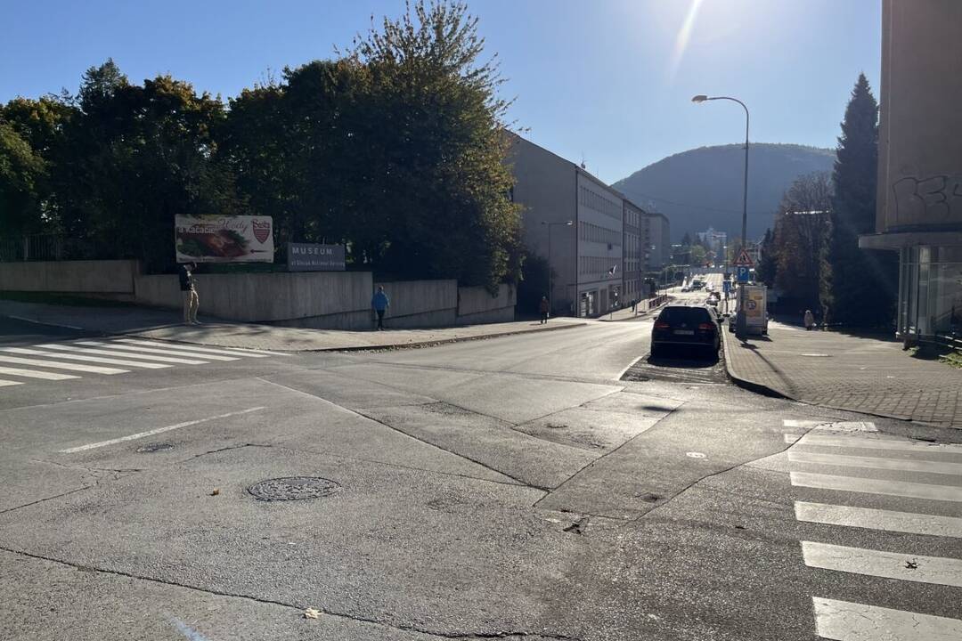 FOTO: Banská Bystrica sa povenuje rekonštrukciám ciest a chodníkov, foto 1