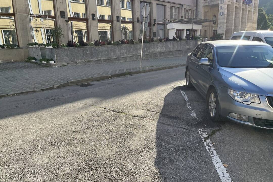 FOTO: Banská Bystrica sa povenuje rekonštrukciám ciest a chodníkov, foto 3