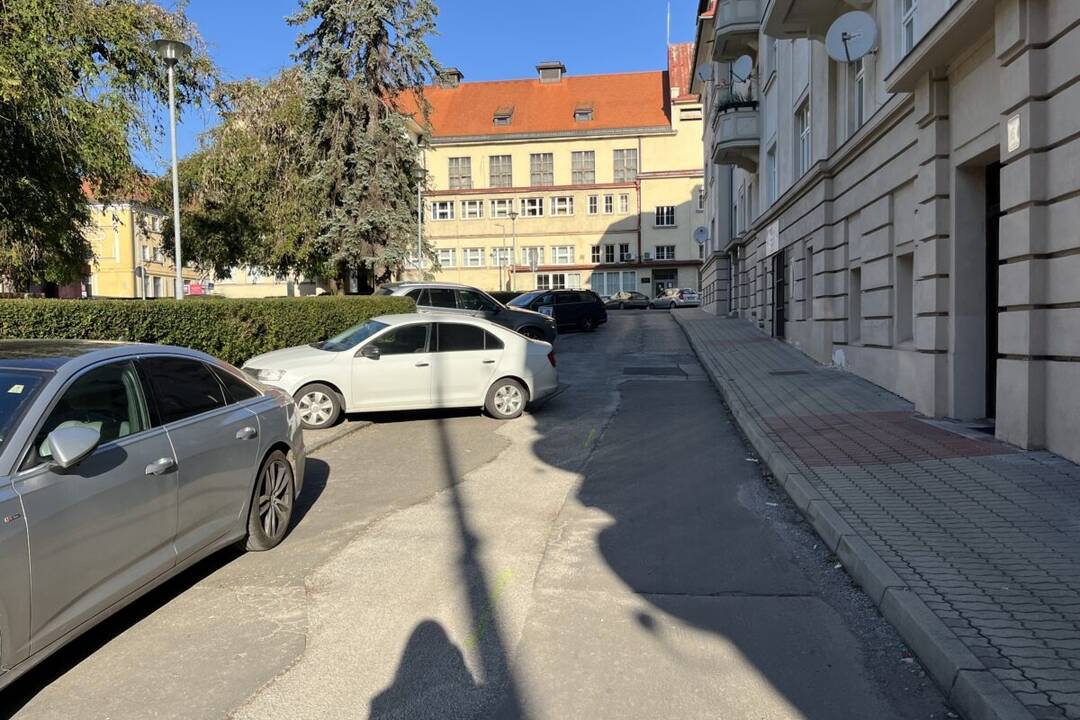 FOTO: Banská Bystrica sa povenuje rekonštrukciám ciest a chodníkov, foto 4
