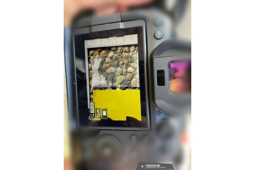 FOTO: Okresní kriminalisti našli počas razie v Banskej Bystrici drogy, foto 3
