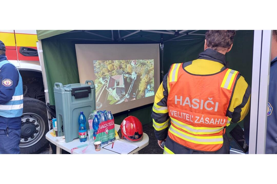 FOTO: Hasiči z celého regiónu si preverovali svoje schopnosti na Starom zámku, foto 2