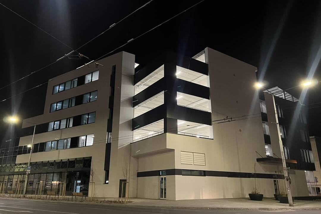 FOTO: Parkovací dom má už finálnu podobu, foto 1