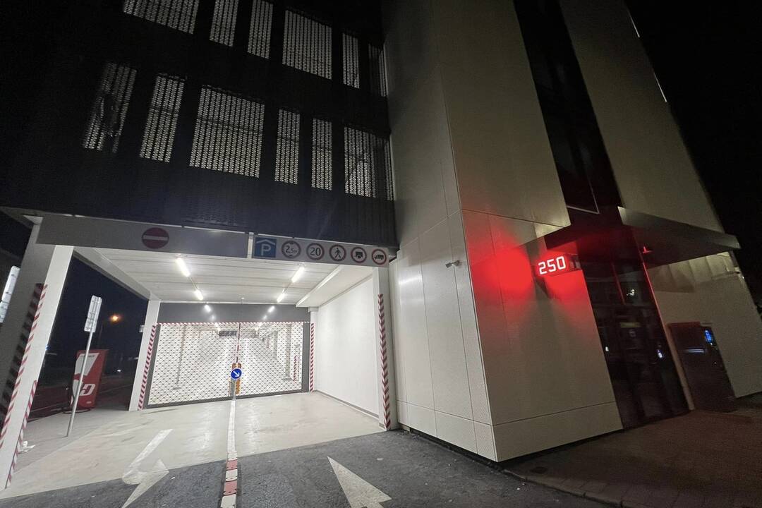 FOTO: Parkovací dom má už finálnu podobu, foto 2