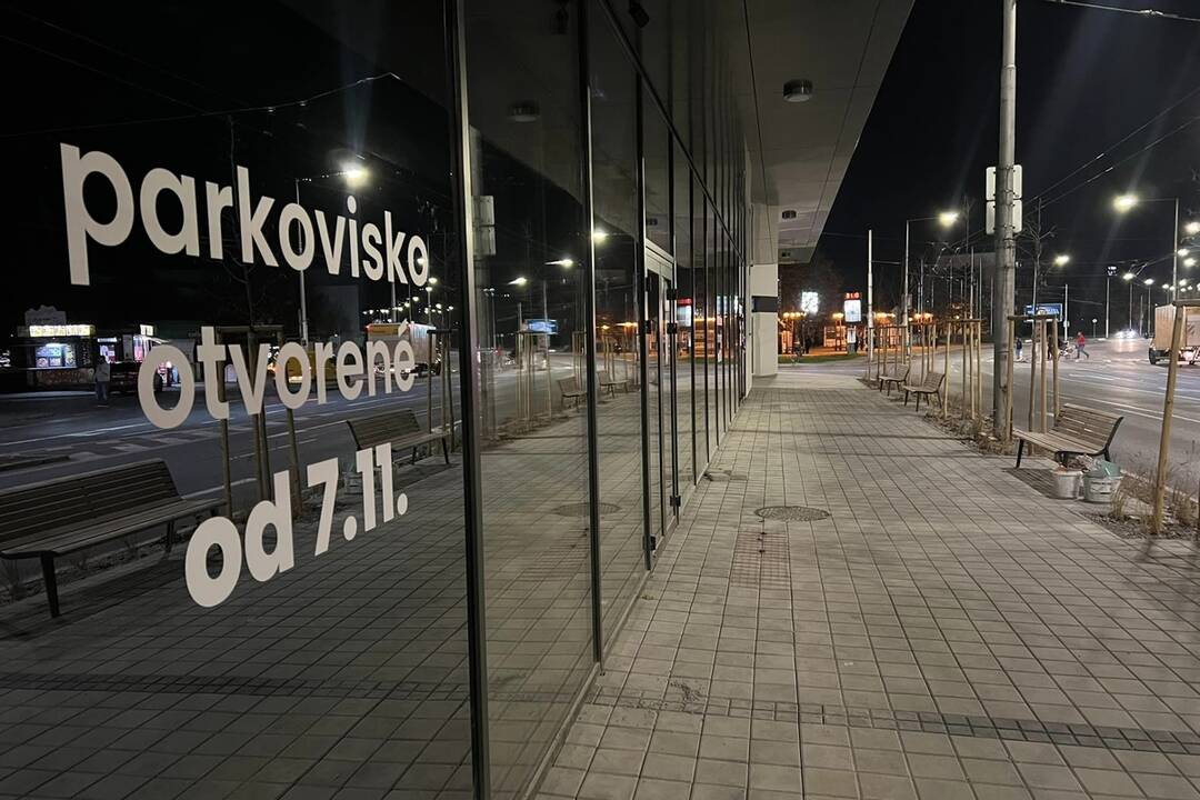 FOTO: Parkovací dom má už finálnu podobu, foto 7