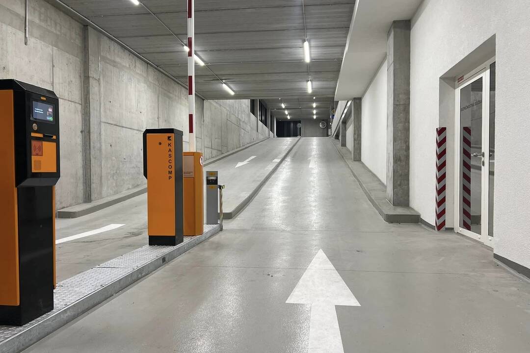 FOTO: Parkovací dom má už finálnu podobu, foto 8