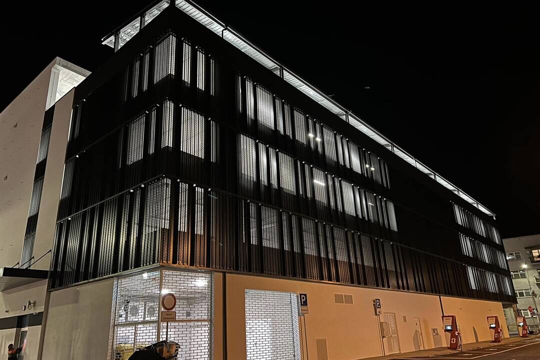 FOTO: Parkovací dom má už finálnu podobu, foto 9