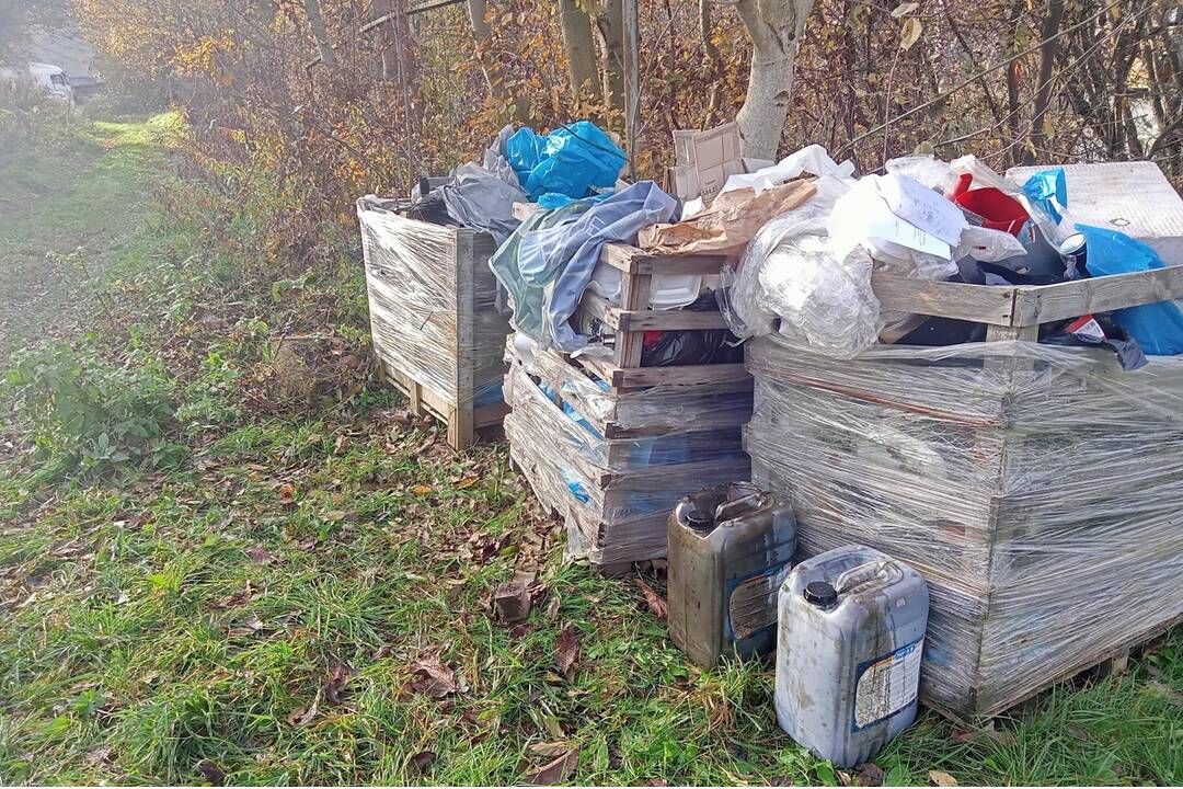 FOTO: Polícia v Bystrici našla zakladateľa skládky, foto 2