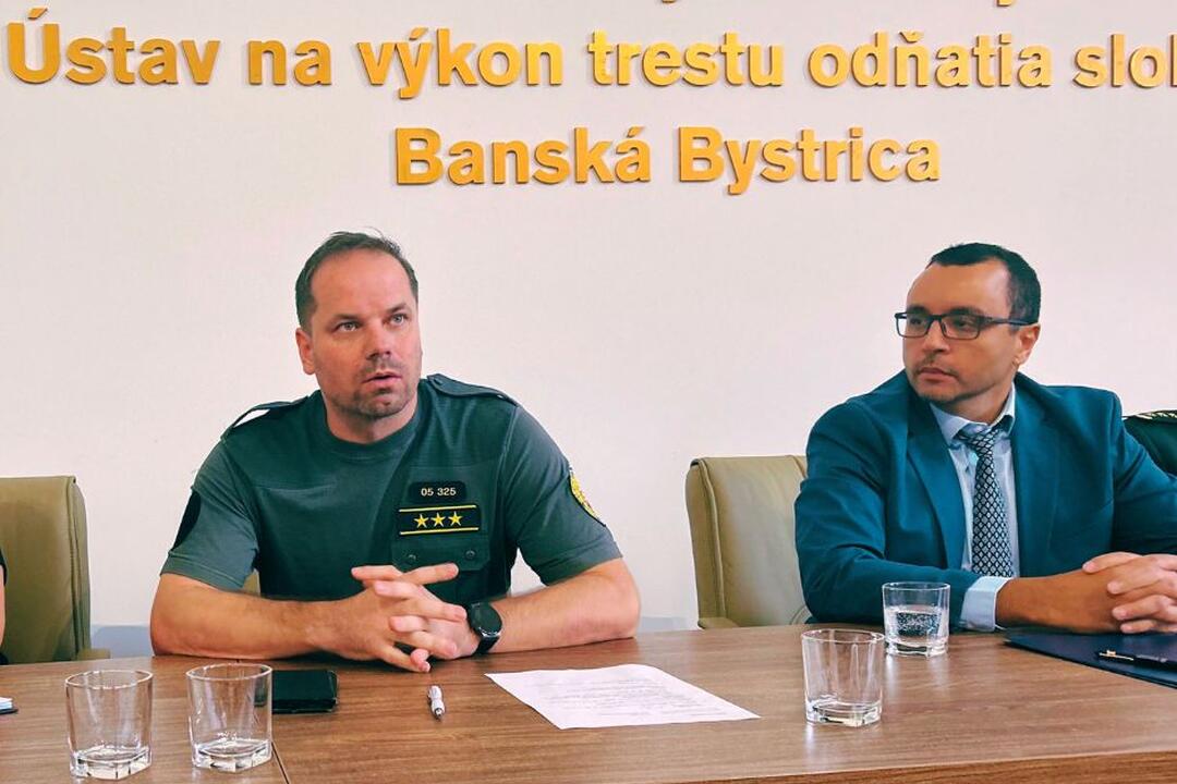FOTO: Banskobystrickí gymnazisti skončili vo väzení aj napriek tomu, že nič neurobili, foto 5