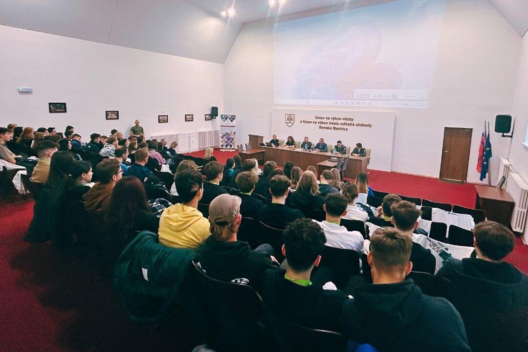FOTO: Banskobystrickí gymnazisti skončili vo väzení aj napriek tomu, že nič neurobili, foto 8