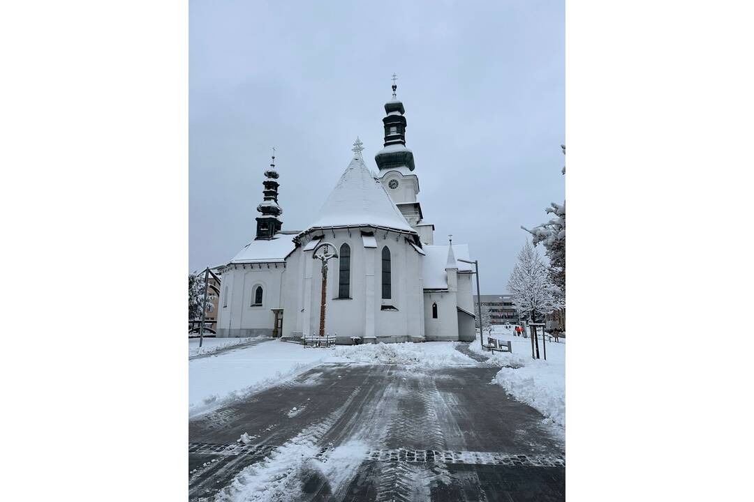 FOTO:  Mestá v Banskobystrickom kraji sú poriadne zasnežené, foto 4