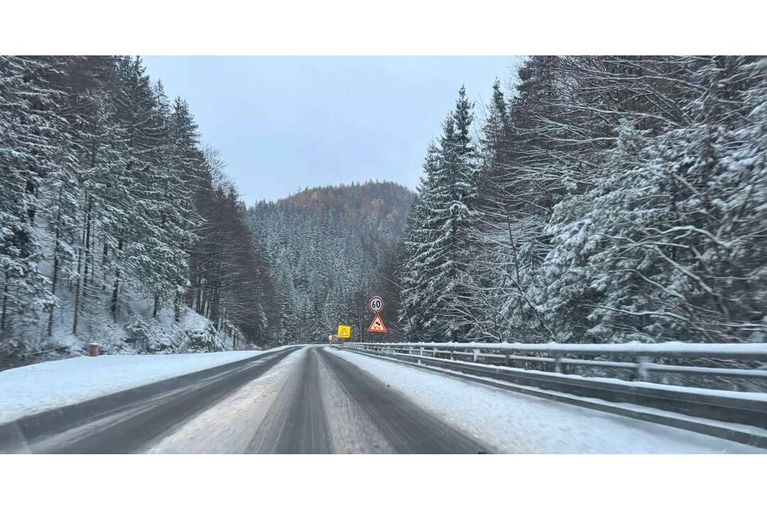 FOTO:  Mestá v Banskobystrickom kraji sú poriadne zasnežené, foto 5