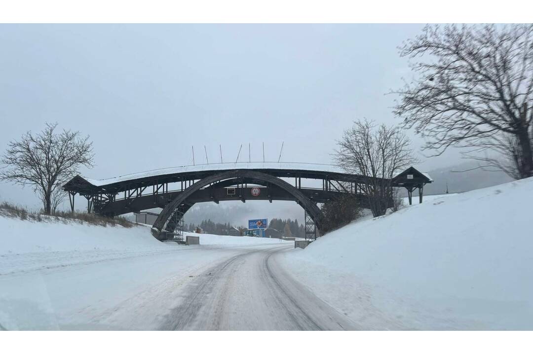 FOTO:  Mestá v Banskobystrickom kraji sú poriadne zasnežené, foto 9