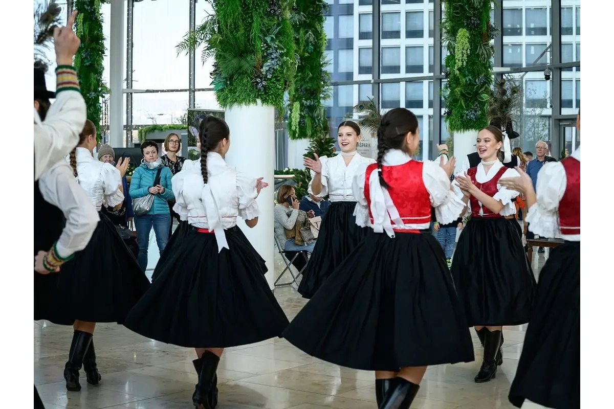 FOTO: Elena HLasicová opustila folklórny svet, foto 14