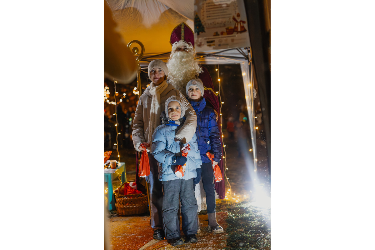 FOTO: Bystrické sídlisko drží spolu. Ľudia si spravili vlastnú mikulášsku akciu, foto 2