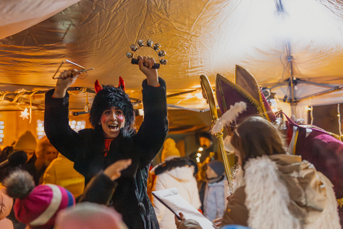 FOTO: Bystrické sídlisko drží spolu. Ľudia si spravili vlastnú mikulášsku akciu, foto 3