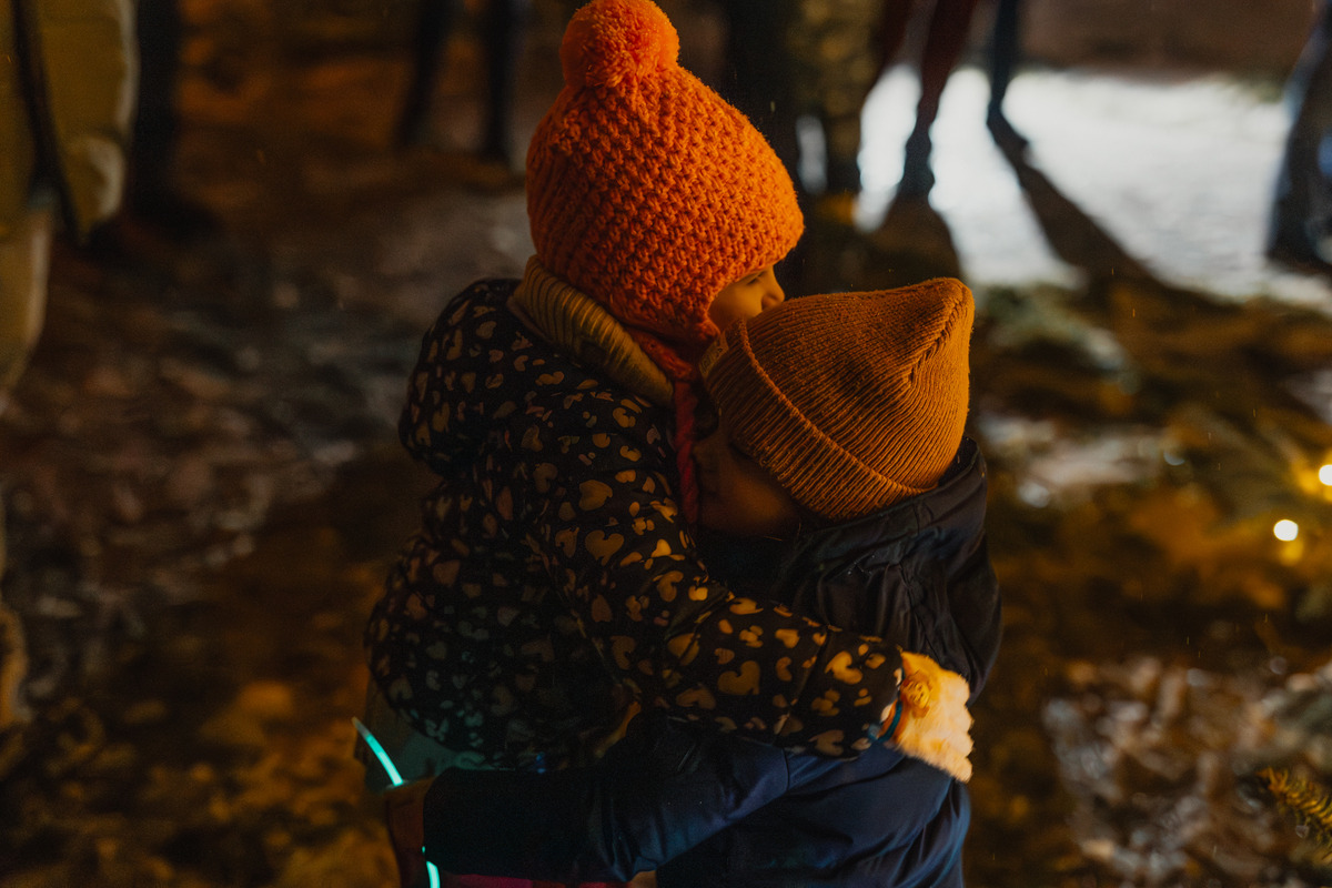 FOTO: Bystrické sídlisko drží spolu. Ľudia si spravili vlastnú mikulášsku akciu, foto 10