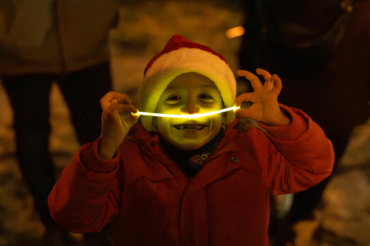FOTO: Bystrické sídlisko drží spolu. Ľudia si spravili vlastnú mikulášsku akciu, foto 14