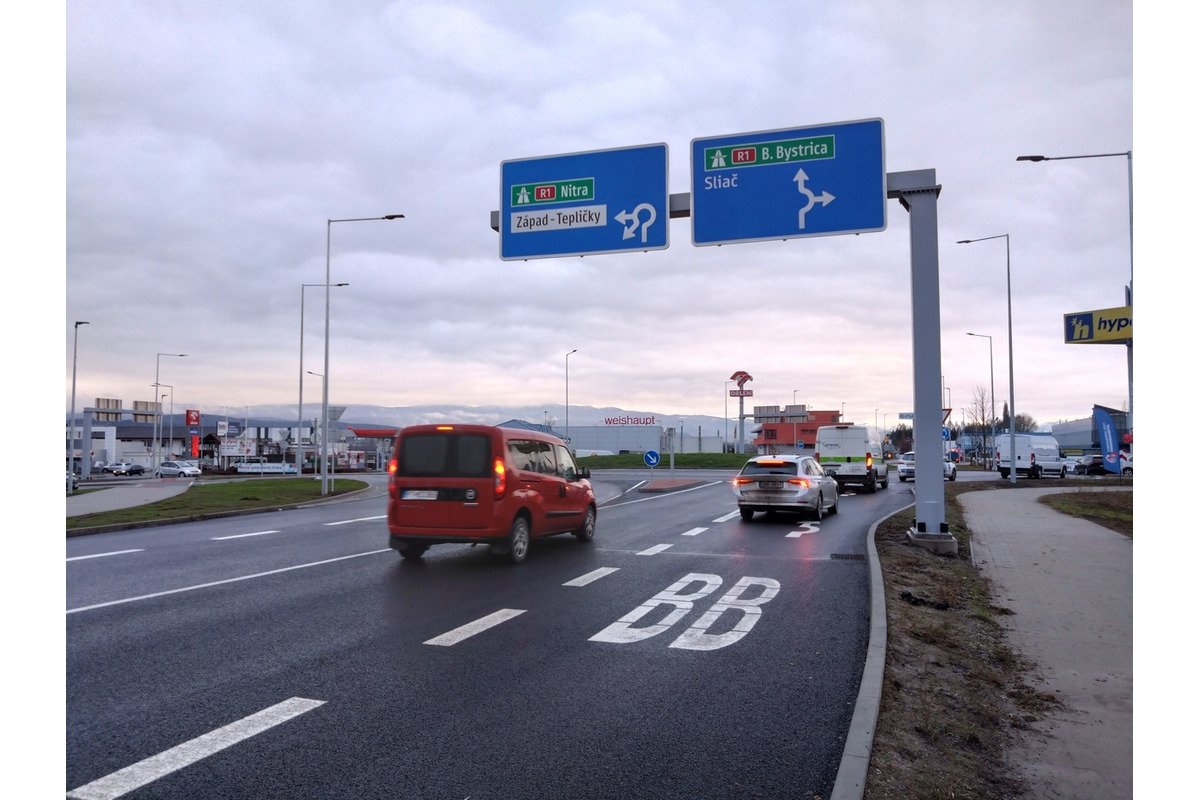 FOTO: Vo Zvolene na Rákoši slávnostne otvorili novú križovatku. Pozrite si zábery, foto 4