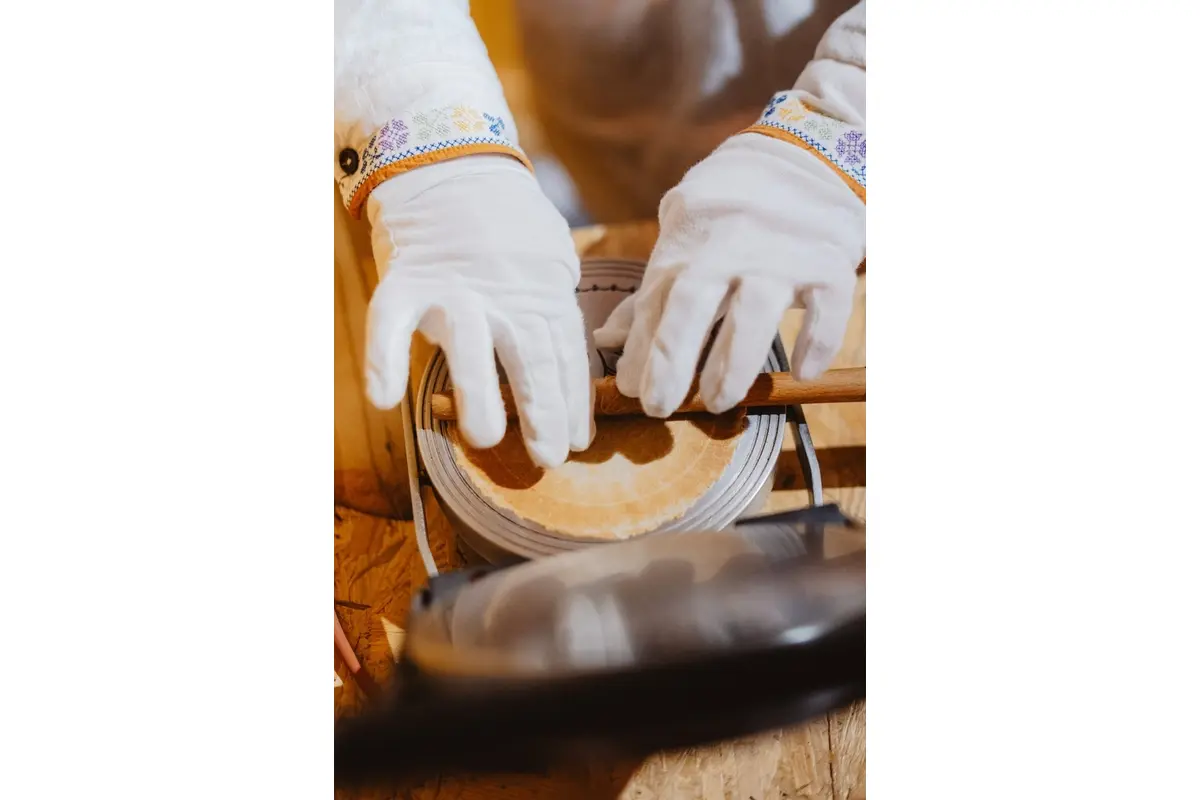 FOTO:  Boli ste už na vianočných trhoch v Bystrici? Vo štvrtok sa otvoril aj regionálny predaj, ideálny na kúpu darčekov, foto 6