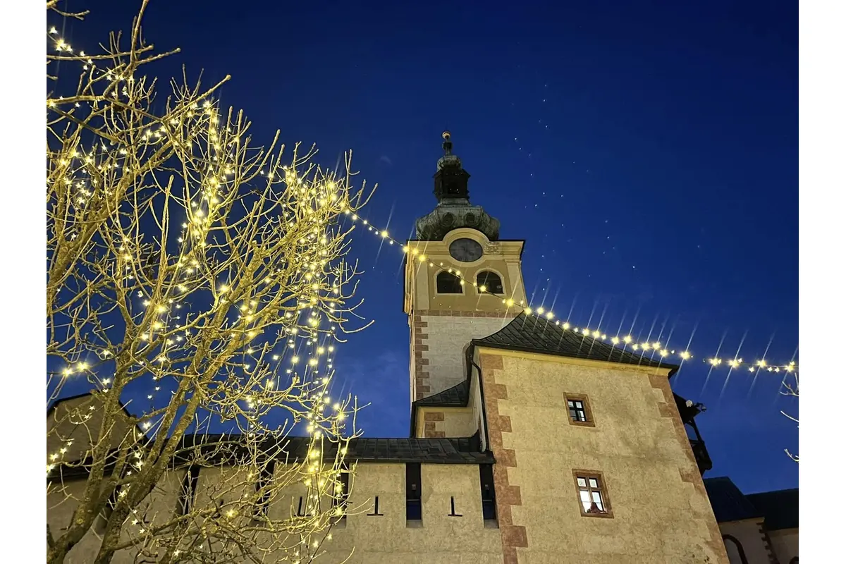 FOTO:  Boli ste už na vianočných trhoch v Bystrici? Vo štvrtok sa otvoril aj regionálny predaj, ideálny na kúpu darčekov, foto 16