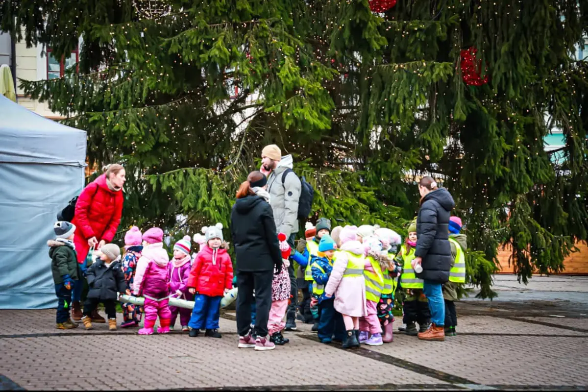 FOTO:  Boli ste už na vianočných trhoch v Bystrici? Vo štvrtok sa otvoril aj regionálny predaj, ideálny na kúpu darčekov, foto 18