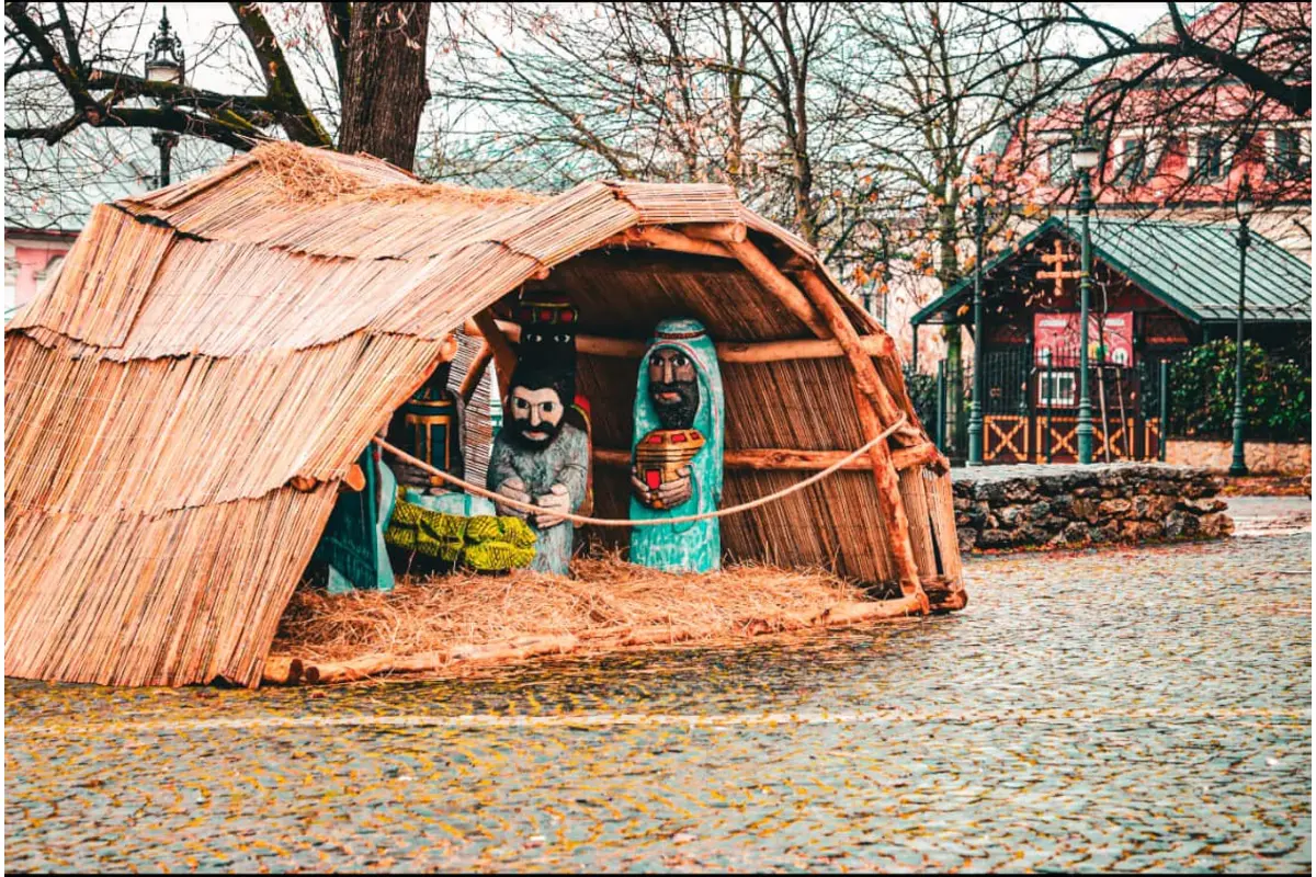 FOTO:  Boli ste už na vianočných trhoch v Bystrici? Vo štvrtok sa otvoril aj regionálny predaj, ideálny na kúpu darčekov, foto 19