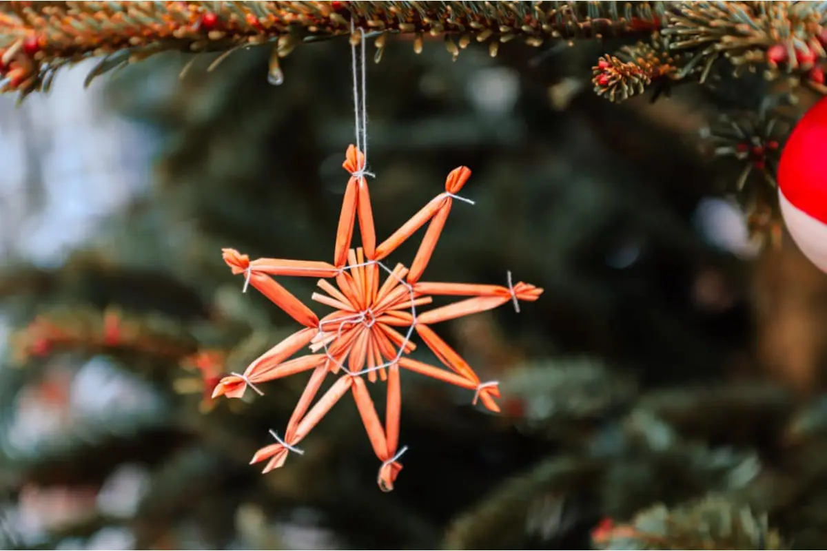 FOTO:  Boli ste už na vianočných trhoch v Bystrici? Vo štvrtok sa otvoril aj regionálny predaj, ideálny na kúpu darčekov, foto 25