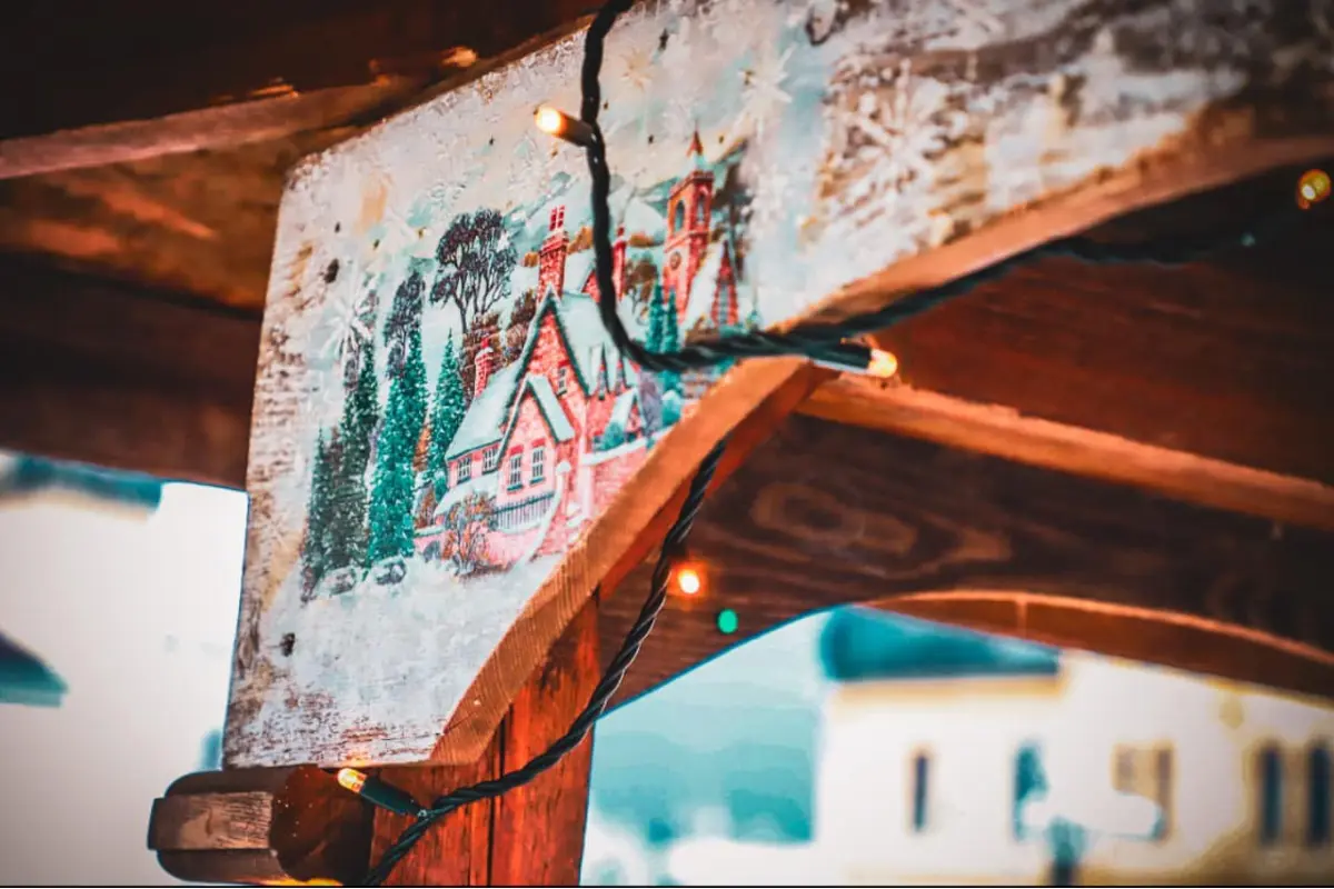 FOTO:  Boli ste už na vianočných trhoch v Bystrici? Vo štvrtok sa otvoril aj regionálny predaj, ideálny na kúpu darčekov, foto 27