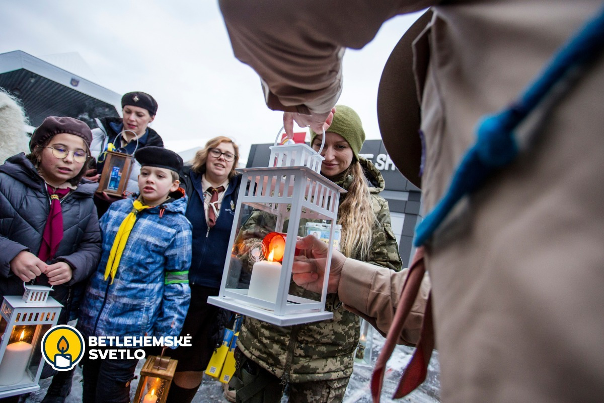 FOTO: Svetlo putovalo priamo do prezidentského paláca, foto 8