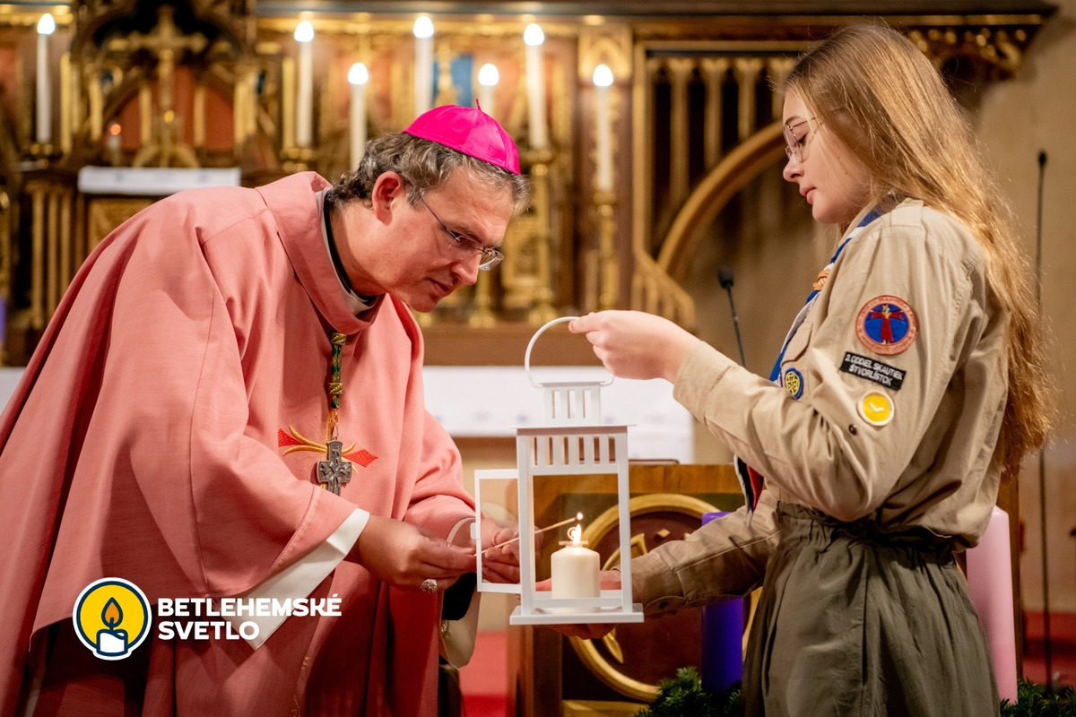 FOTO: Svetlo putovalo priamo do prezidentského paláca, foto 13
