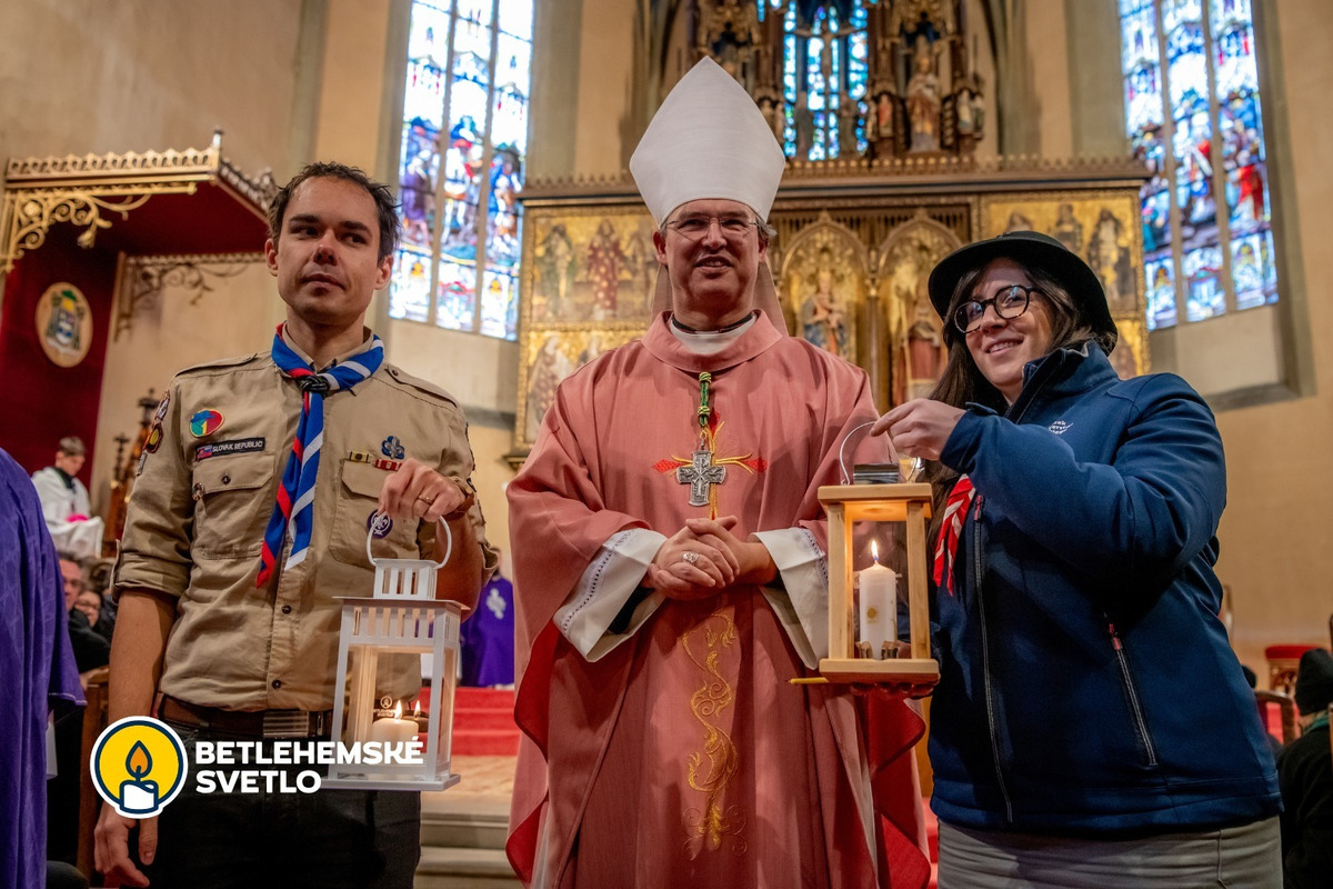 FOTO: Svetlo putovalo priamo do prezidentského paláca, foto 17