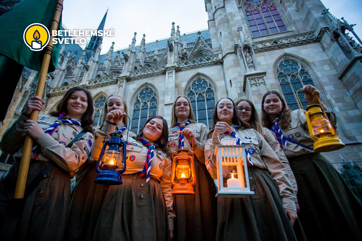 FOTO: Svetlo putovalo priamo do prezidentského paláca, foto 18