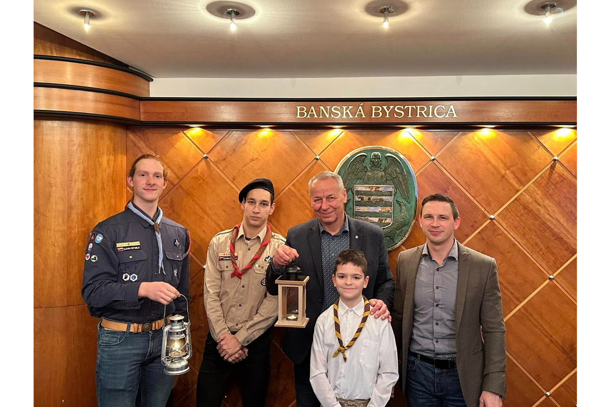 FOTO: Betlehemské svetlo skauti odovzdali primátorovi aj tento rok, foto 5