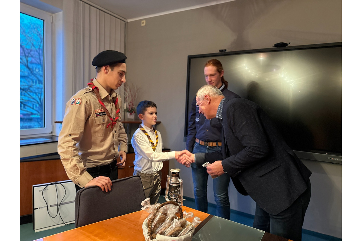 FOTO: Betlehemské svetlo skauti odovzdali primátorovi aj tento rok, foto 6