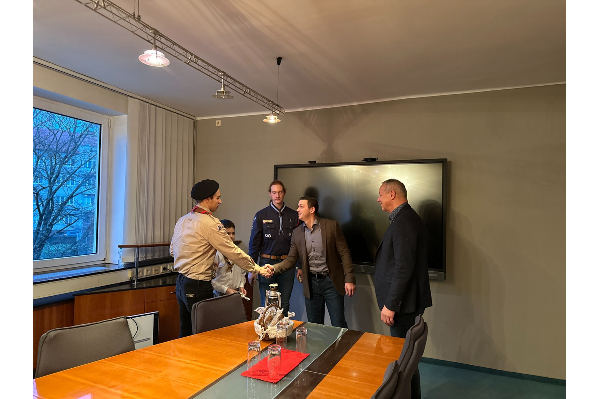 FOTO: Betlehemské svetlo skauti odovzdali primátorovi aj tento rok, foto 9