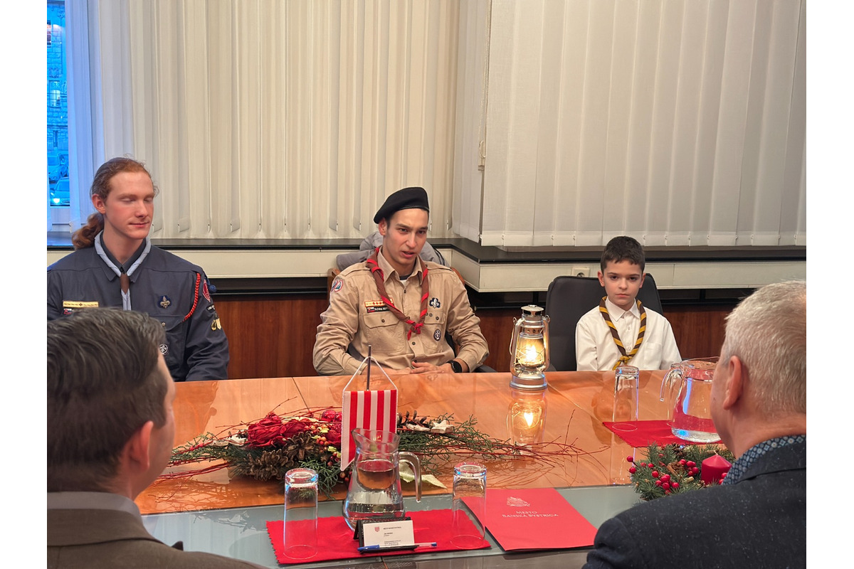 FOTO: Betlehemské svetlo skauti odovzdali primátorovi aj tento rok, foto 10