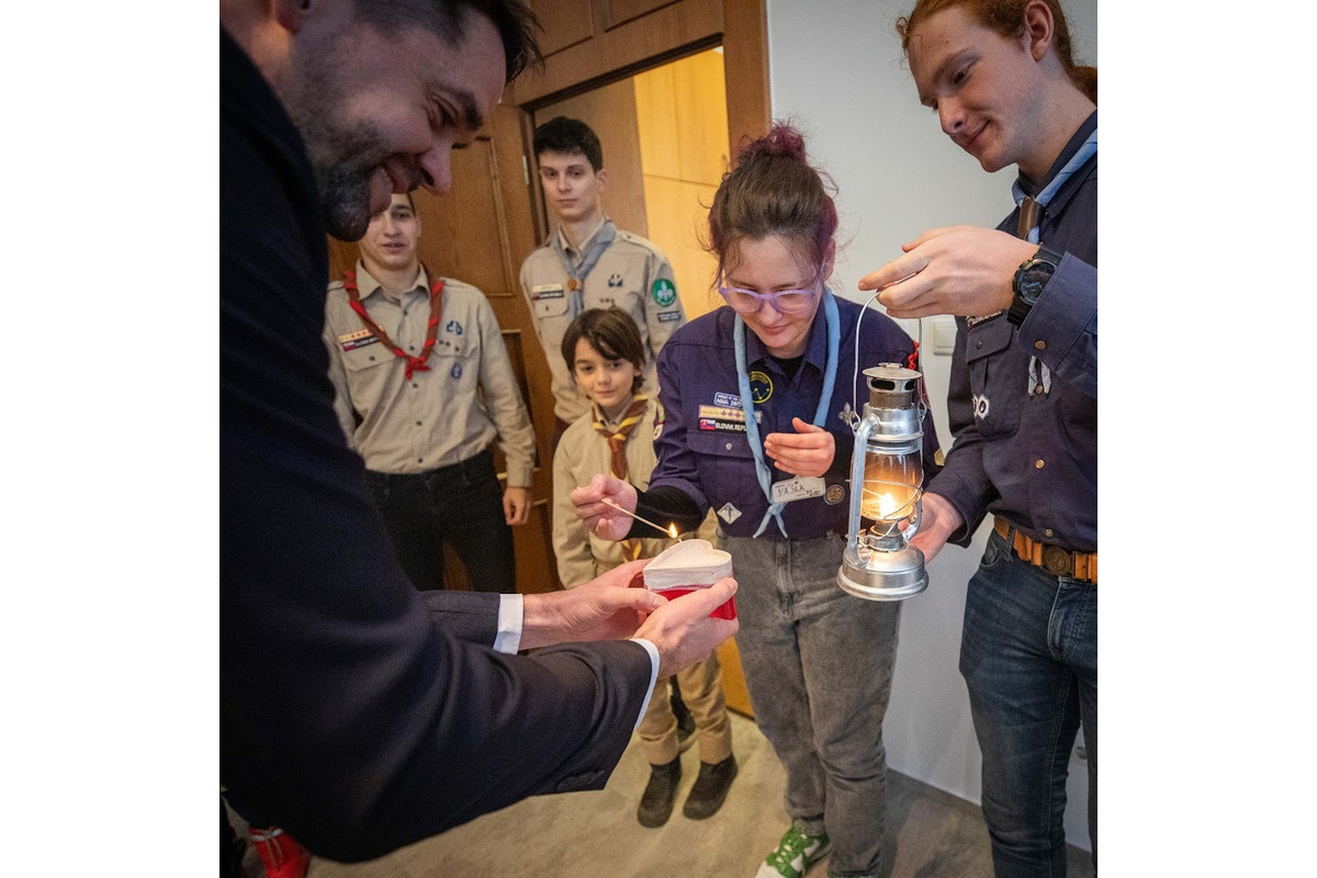 FOTO: Betlehemské svetlo skauti odovzdali primátorovi aj tento rok, foto 18