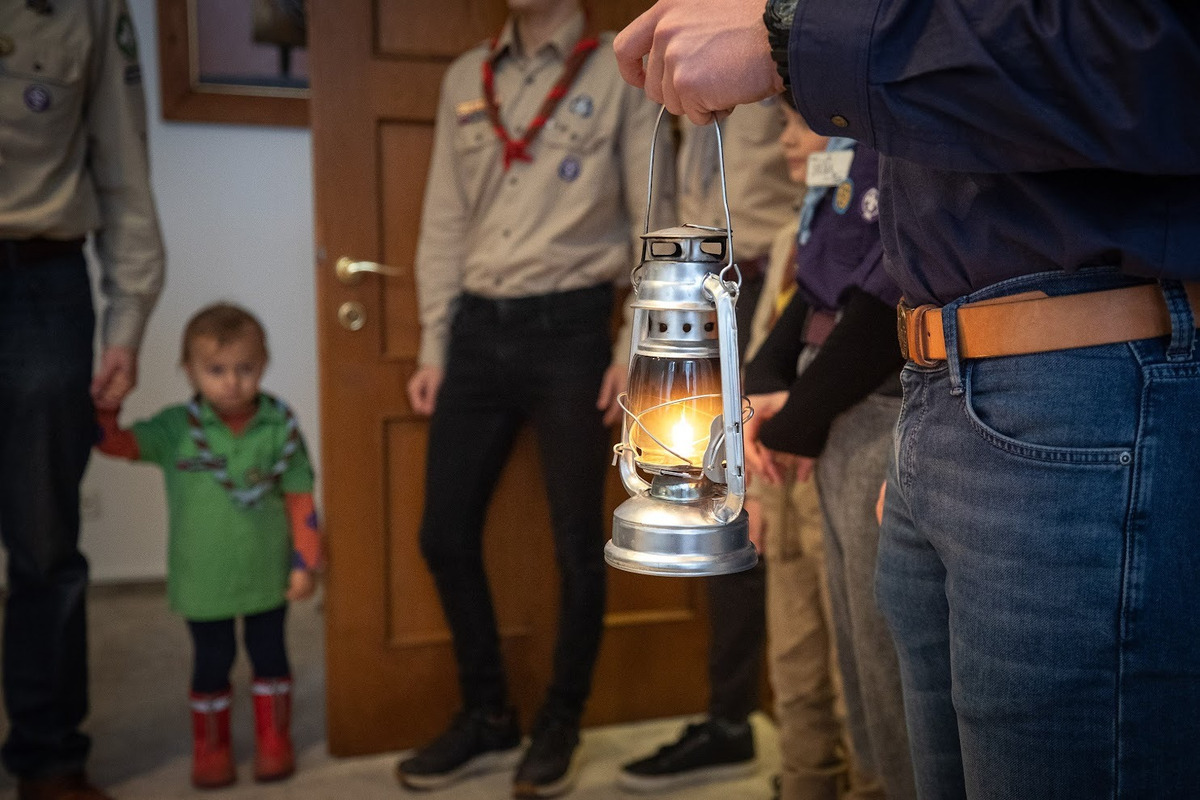 FOTO: Betlehemské svetlo skauti odovzdali primátorovi aj tento rok, foto 26