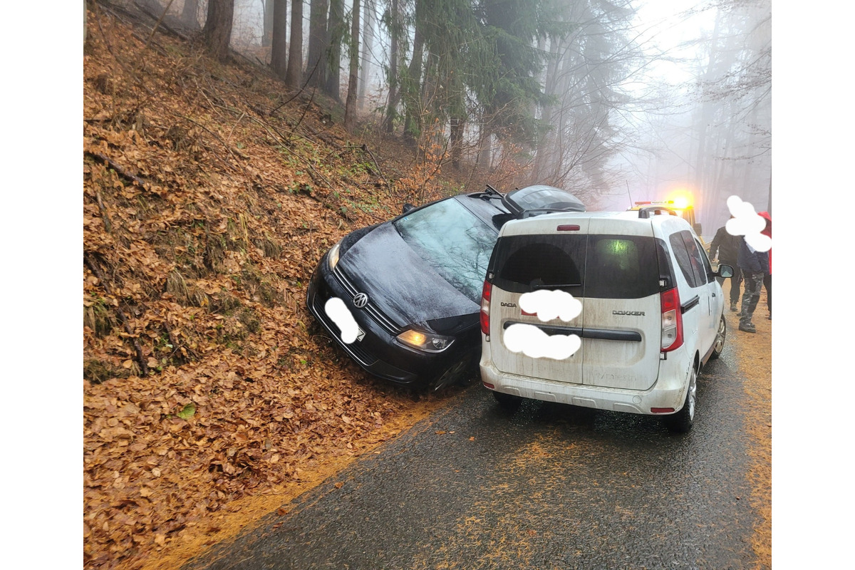 FOTO: FOTO: Zvláštna nehoda pri Brezne. Kto narazil do koho?, pýtajú sa ľudia, foto 3