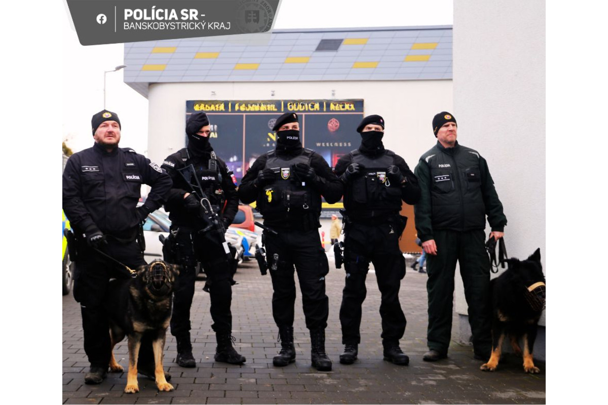 FOTO: FOTO: Derby medzi Banskou Bystricou a Zvolenom očami polície, foto 5