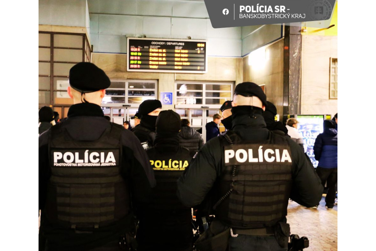 FOTO: FOTO: Derby medzi Banskou Bystricou a Zvolenom očami polície, foto 7