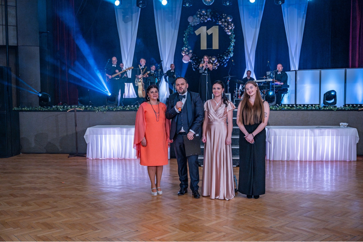 FOTO: Žiarčania majú za sebou svoj prvý bál, šlo už o jedenásty ročník, hostiteľom bol "Junior" , foto 3